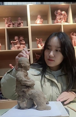 鄲城張玉萍泥塑榮獲“巾幗瓷韻”女陶藝家邀請展金獎(jiǎng) 以泥土為媒，傳承文化之美